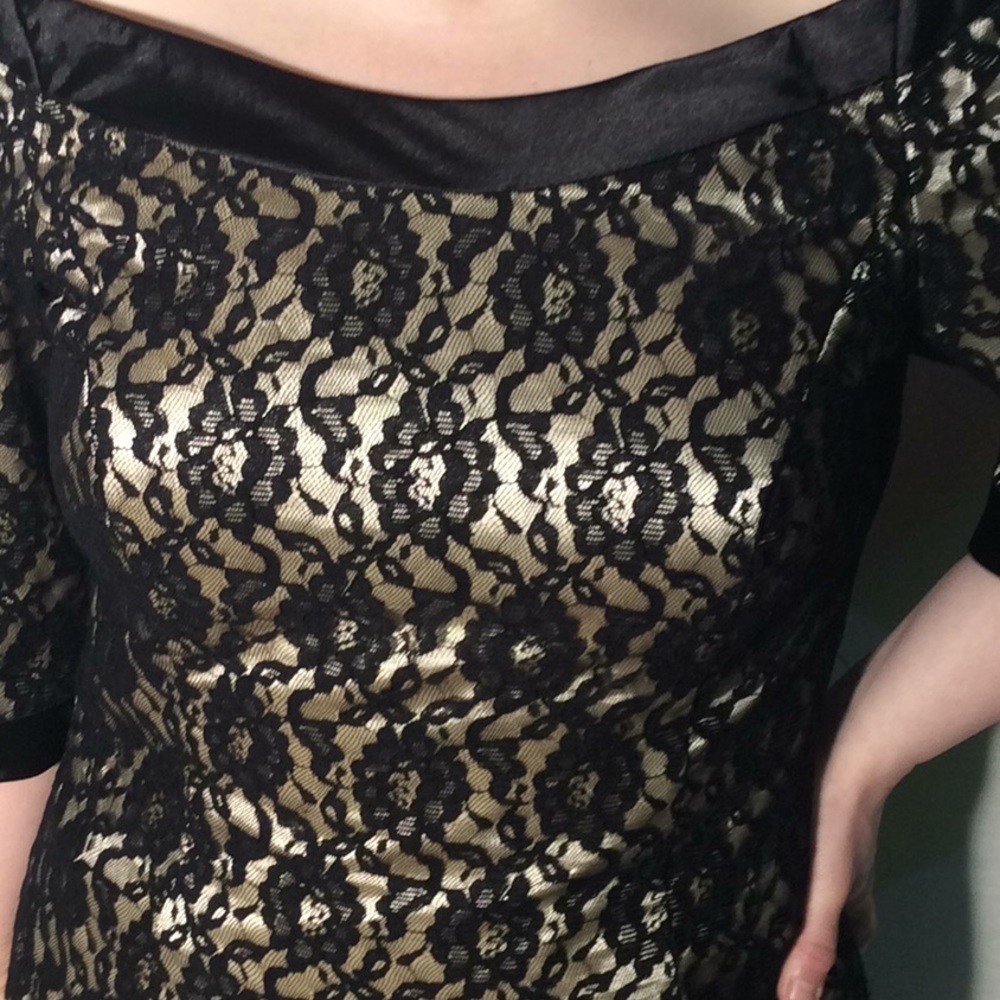 Handmade Lace dress - Picture 4 of 8